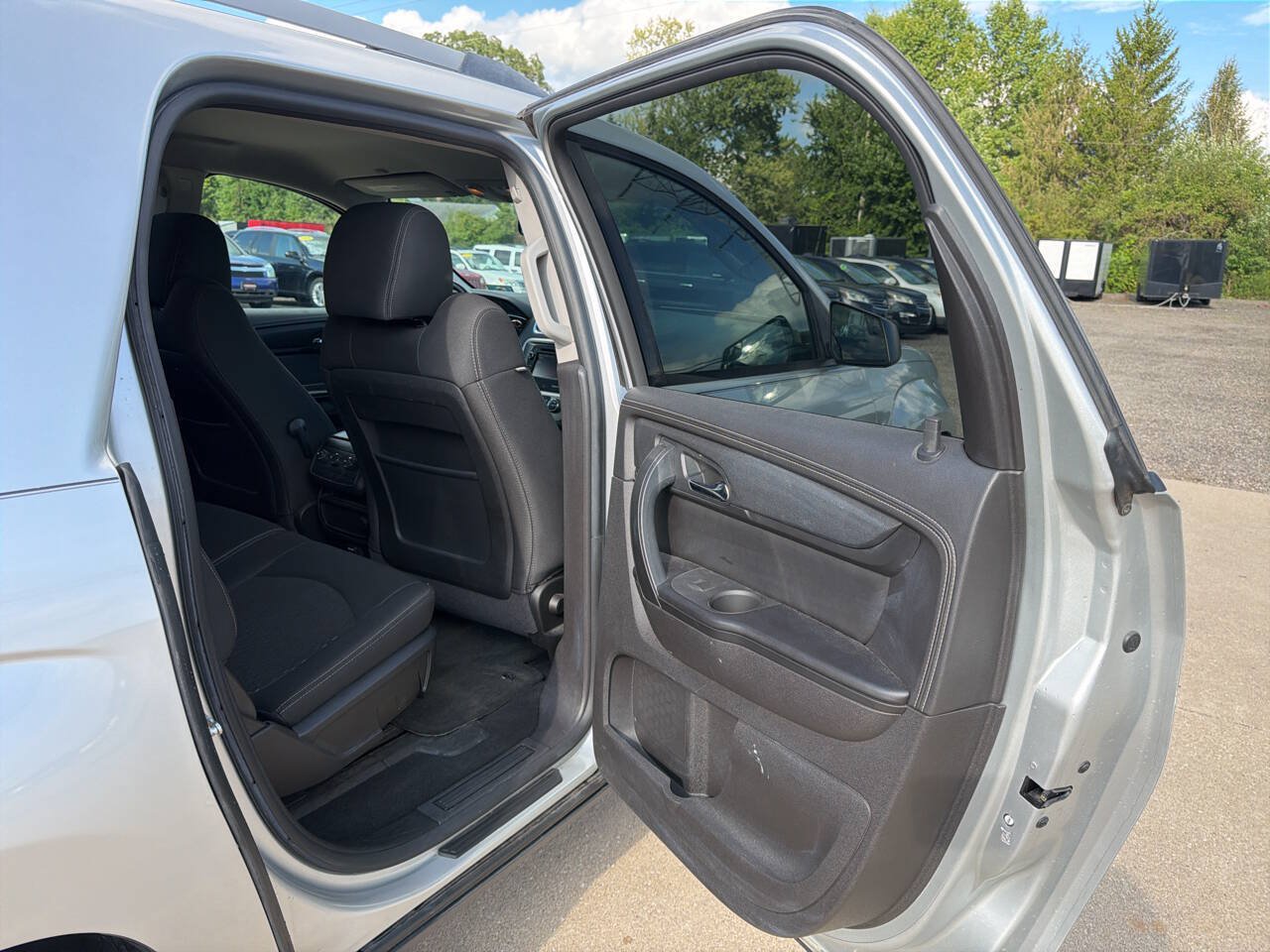 Used 2014 GMC Acadia SLE FWD image 16