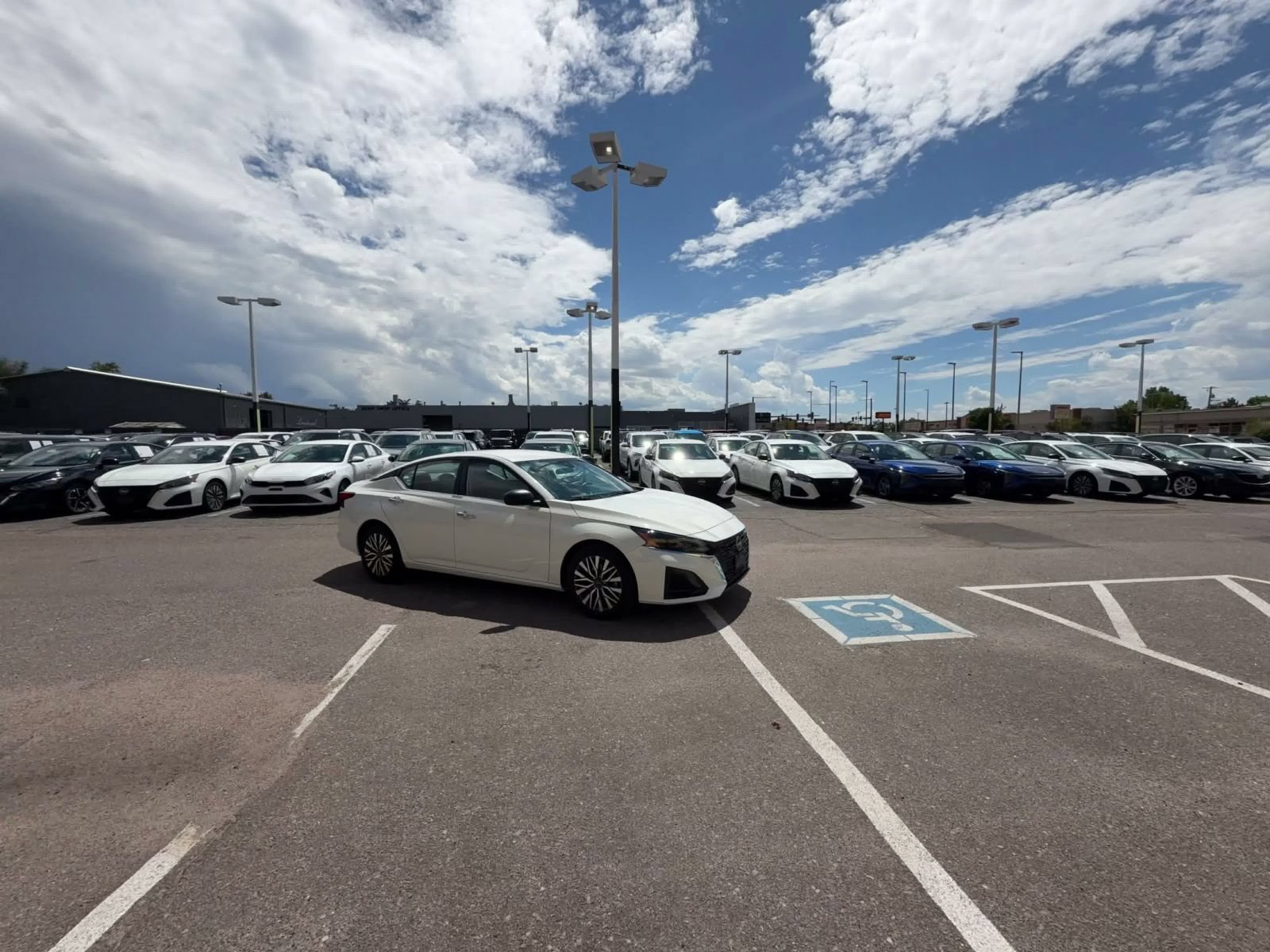 Used 2025 Nissan Altima 2.5 SV FWD image 12