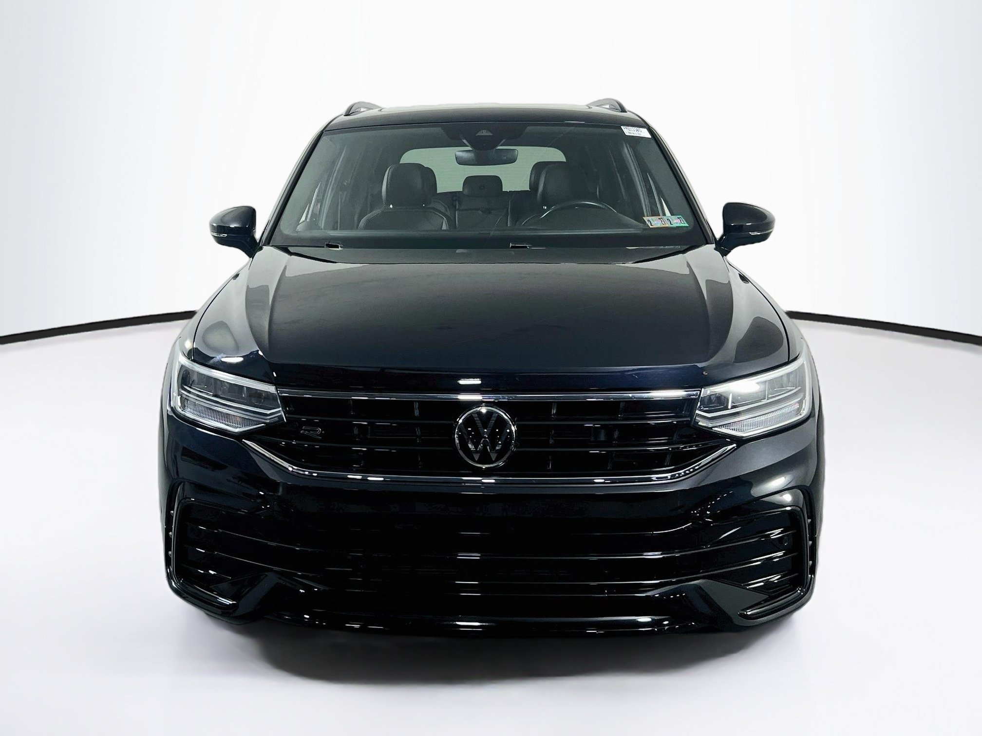 Used 2023 Volkswagen Tiguan SE R-Line AWD/4WD image 2