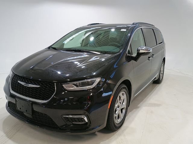 Used 2023 Chrysler Pacifica Limited FWD image 3