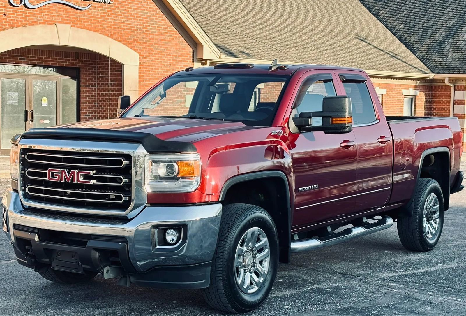 Used 2015 GMC Sierra 2500 SLE w/ SLE Preferred Package image 1