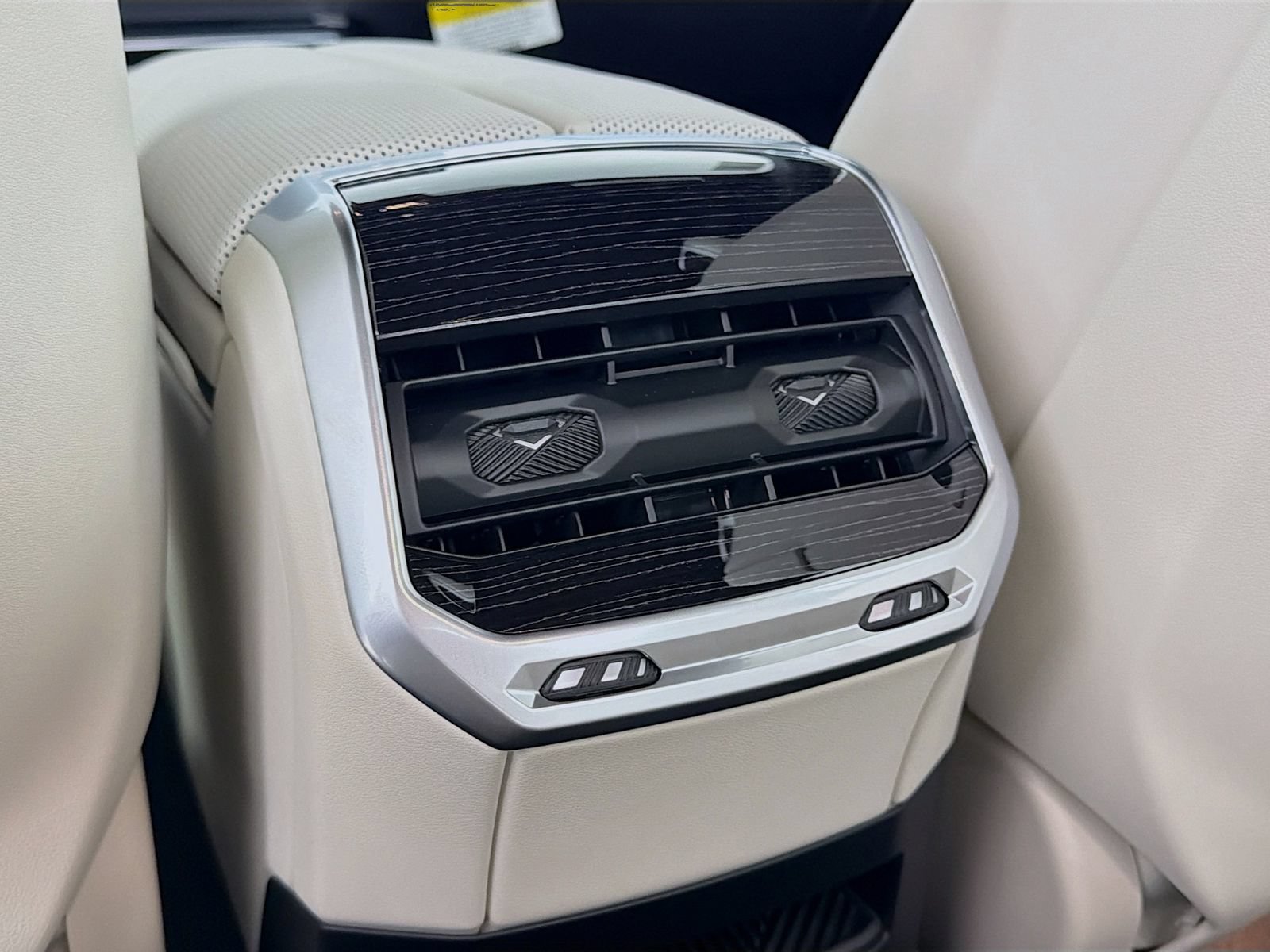 New 2026 BMW i7 xDrive60 AWD/4WD image 26