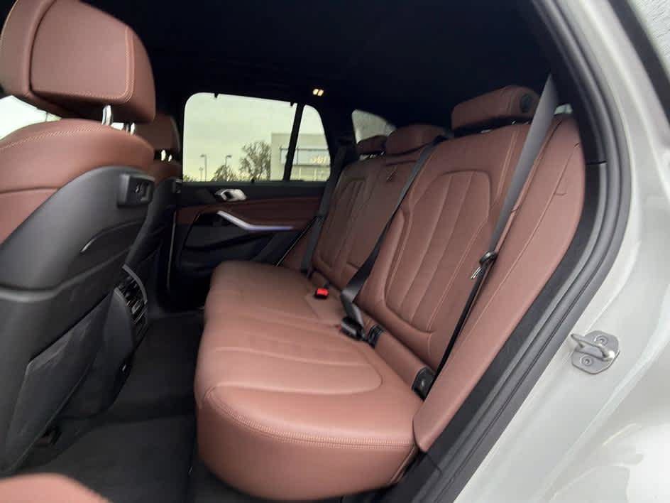 Used 2021 BMW X5 xDrive40i w/ Executive Package AWD/4WD image 9