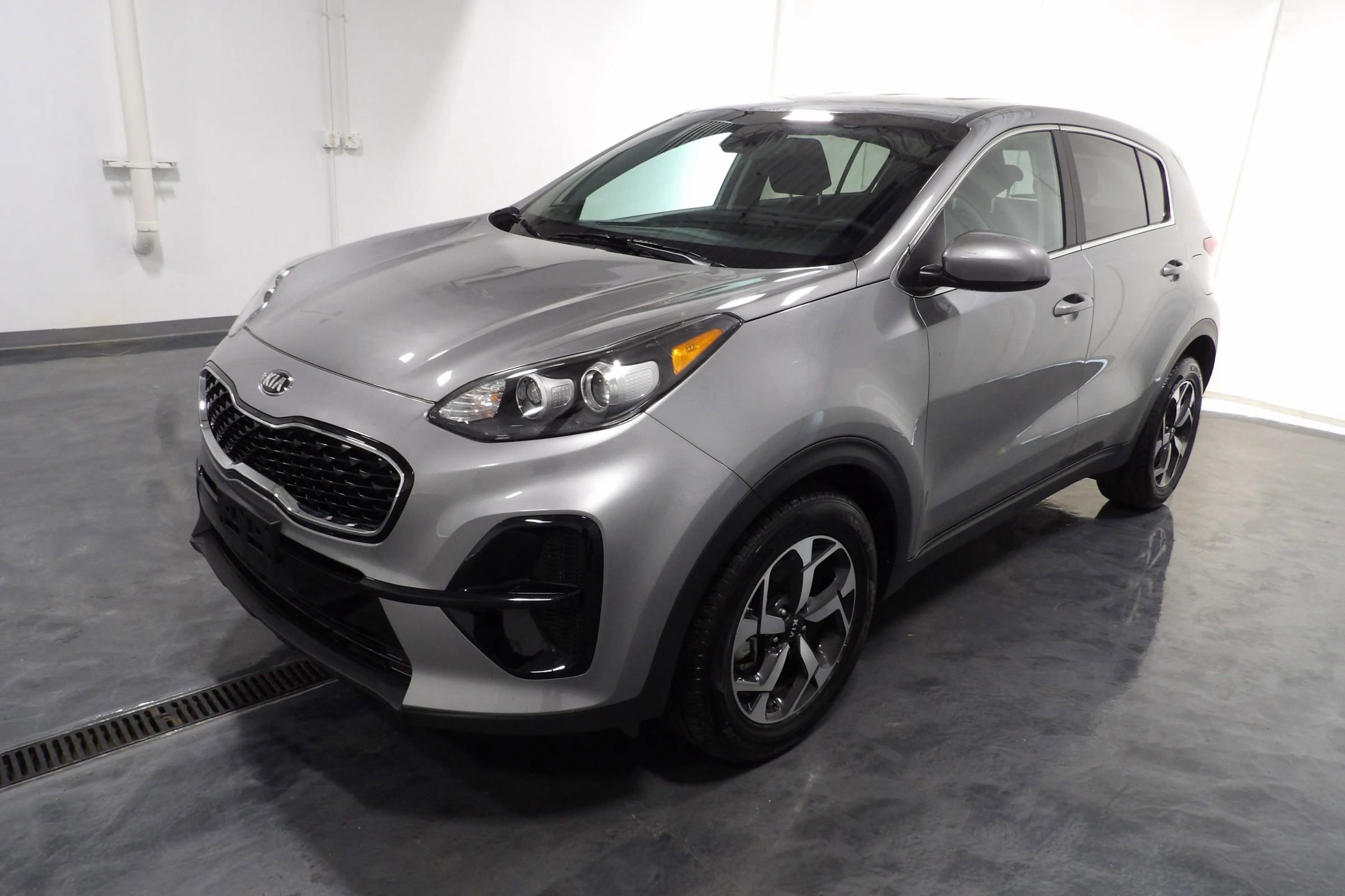 Used 2022 Kia Sportage LX image 3