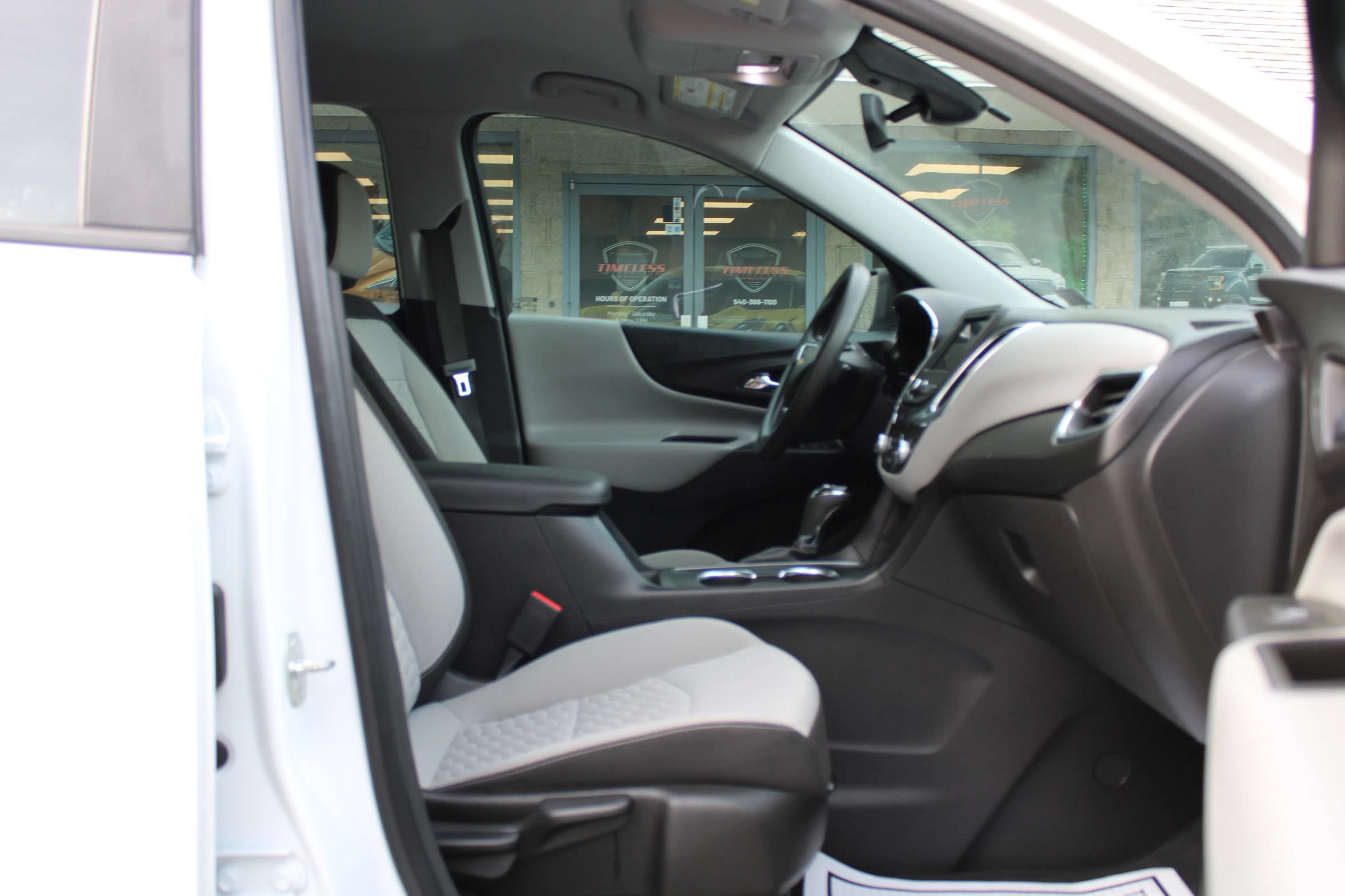 Used 2021 Chevrolet Equinox LS FWD image 7