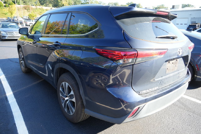 Used 2023 Toyota Highlander XLE FWD image 9