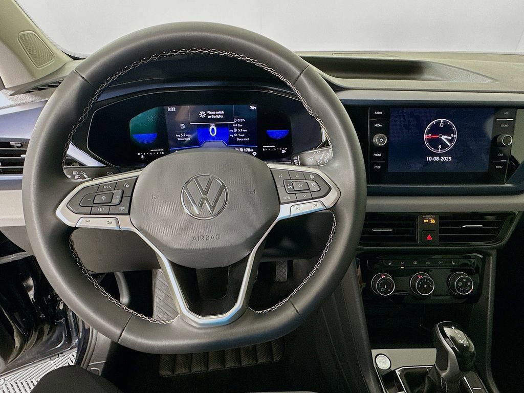 Used 2023 Volkswagen Taos SE image 11