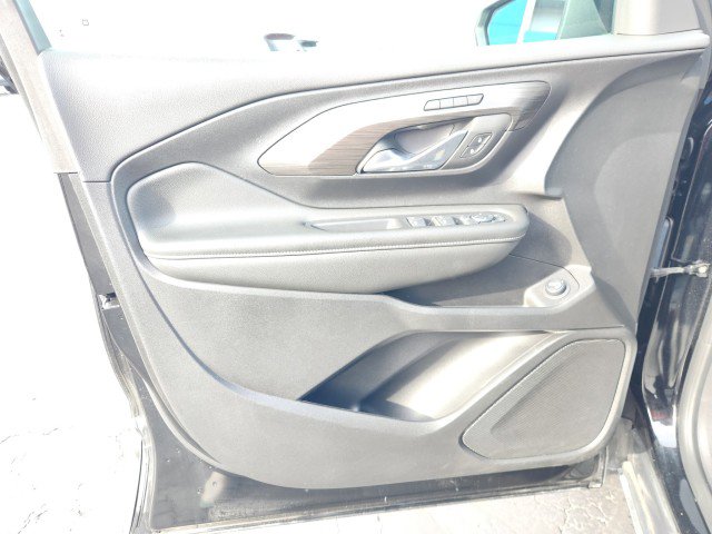 Used 2024 GMC Terrain SLT image 31