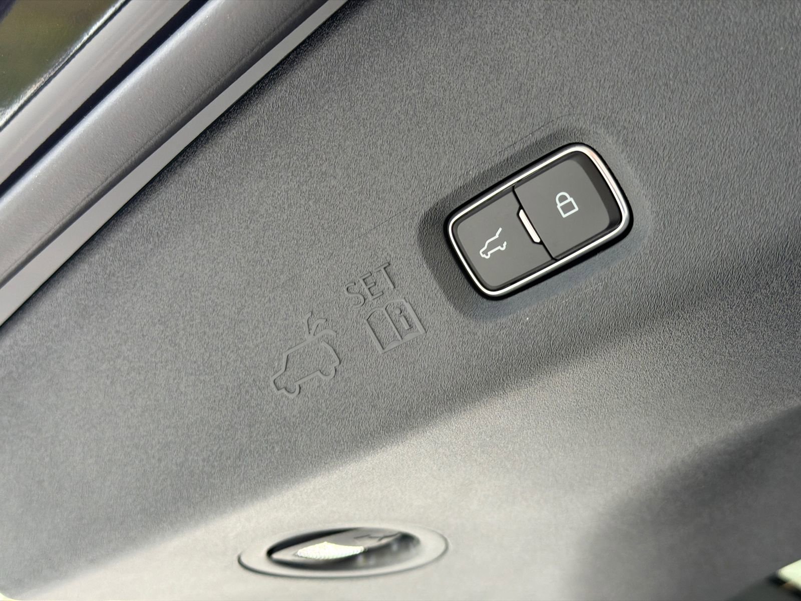 New 2026 Lincoln Navigator L Premier AWD/4WD image 9