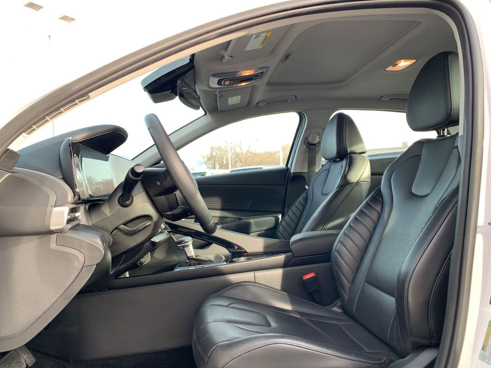 Used 2025 Hyundai Elantra Limited image 28