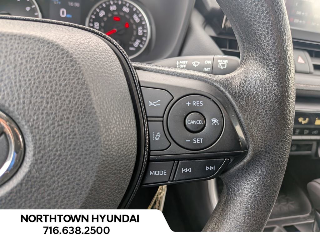 Used 2021 Toyota RAV4 LE AWD/4WD image 24