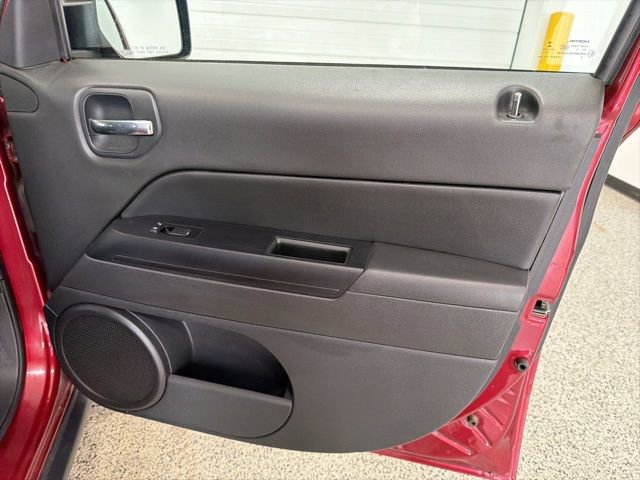 Used 2016 Jeep Patriot Latitude image 21