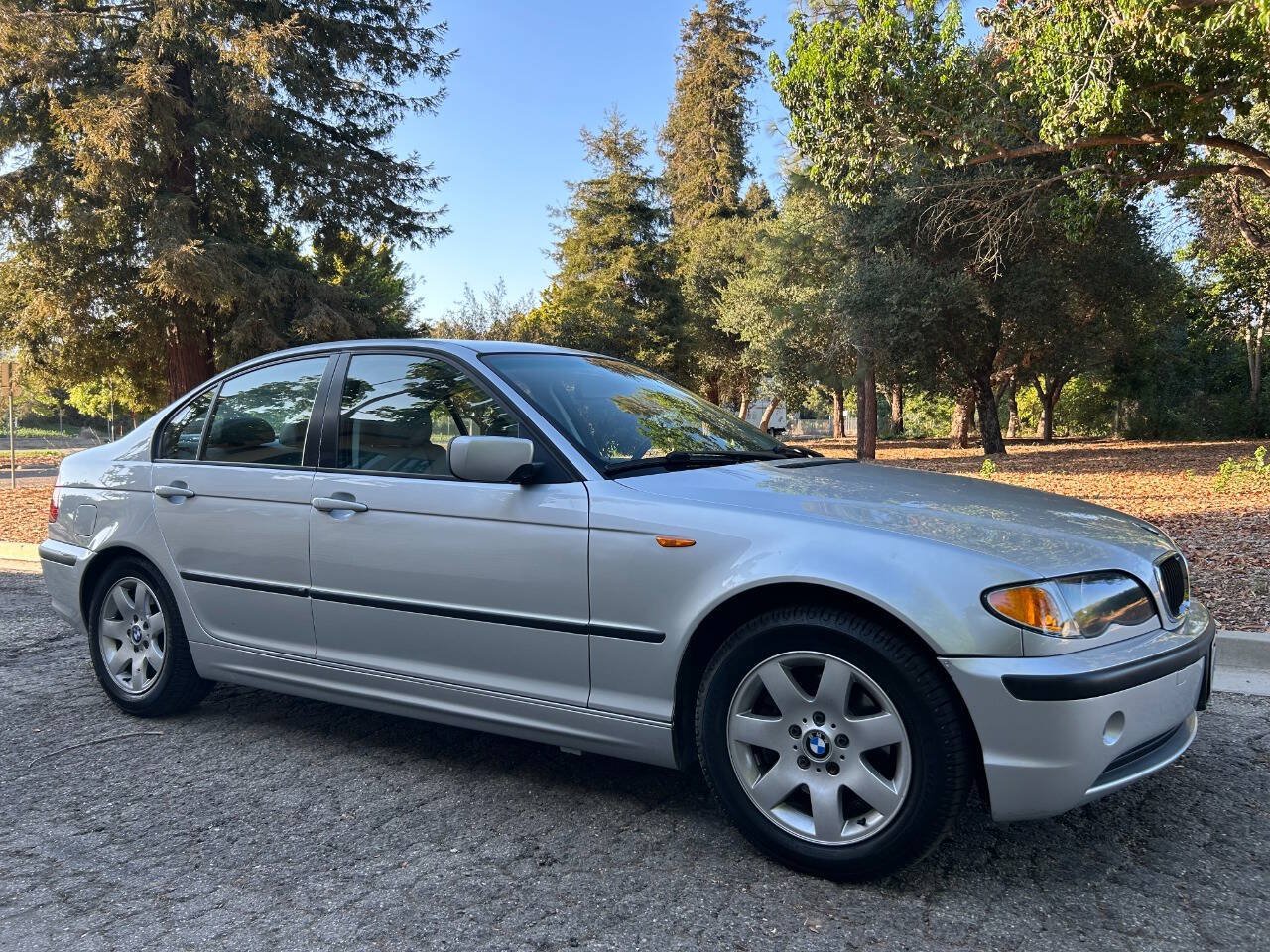 Used 2005 BMW 325i Sedan RWD image 9
