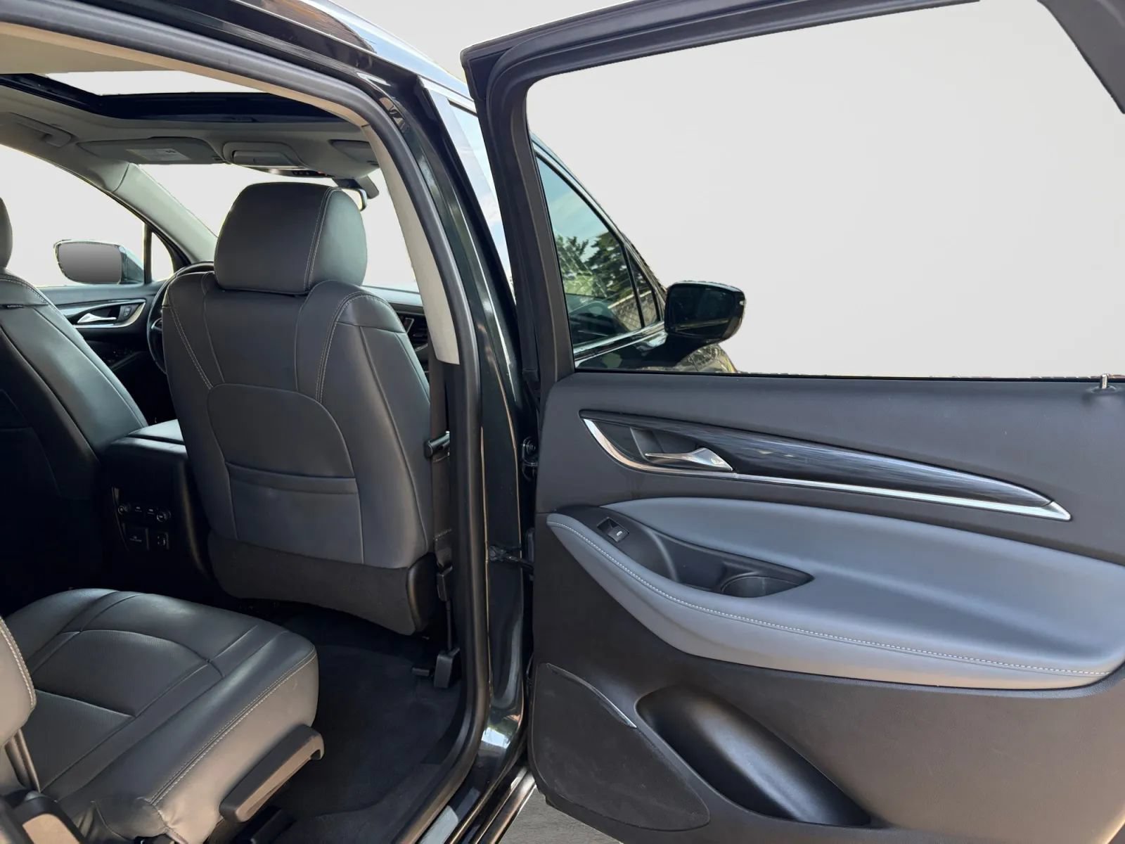 Used 2019 Buick Enclave Essence w/ Trailering Package, 5000 lbs. AWD/4WD image 18