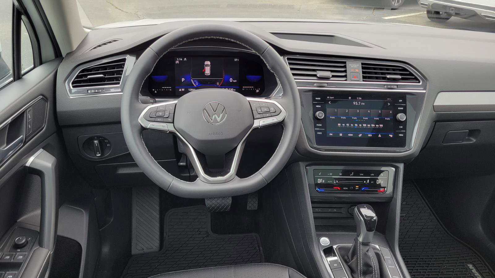 Certified 2023 Volkswagen Tiguan SE w/ Panoramic Sunroof Package image 21