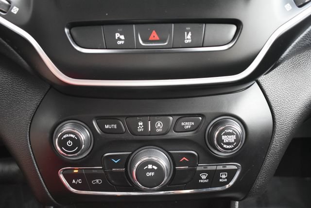 Used 2021 Jeep Cherokee Latitude Plus AWD/4WD image 31