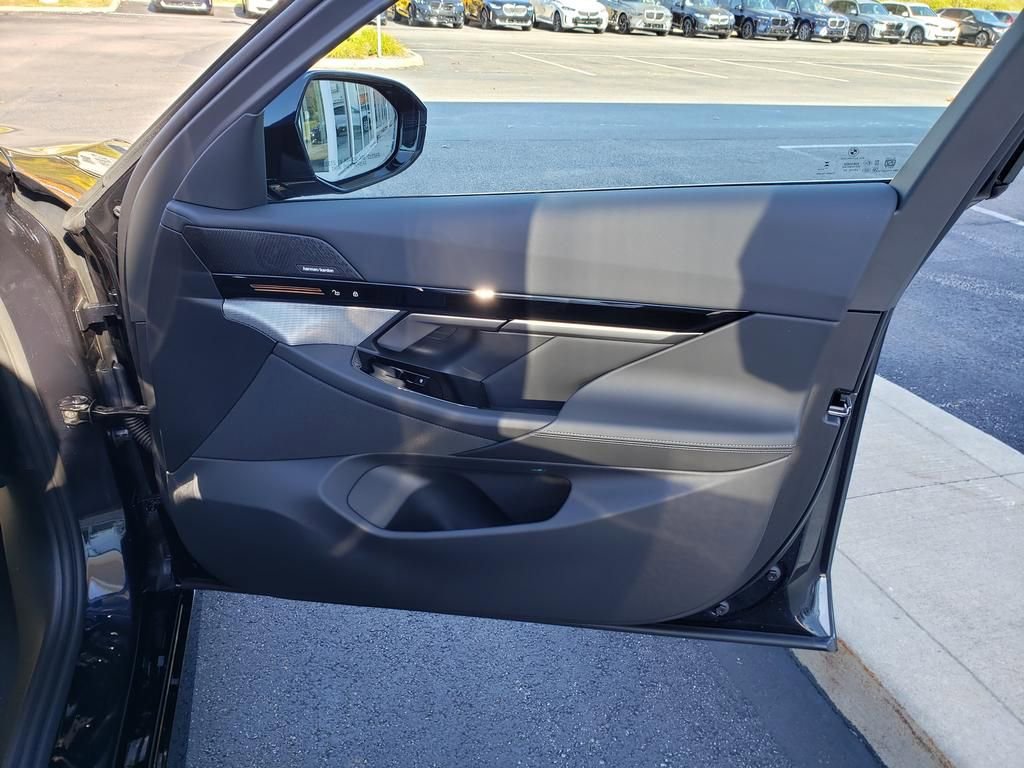 New 2026 BMW 530i xDrive image 19