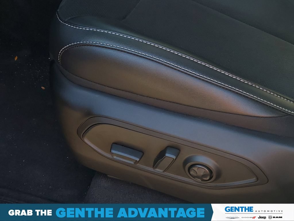 Used 2024 Jeep Grand Cherokee L Altitude AWD/4WD image 10