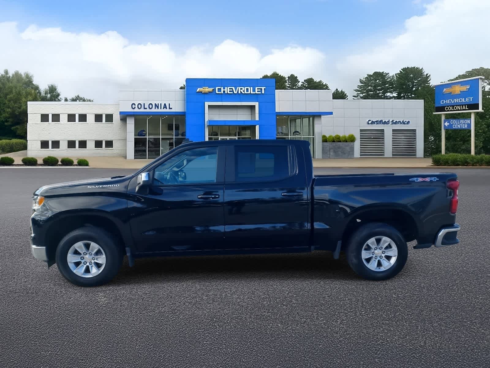 Used 2025 Chevrolet Silverado 1500 LT AWD/4WD image 6