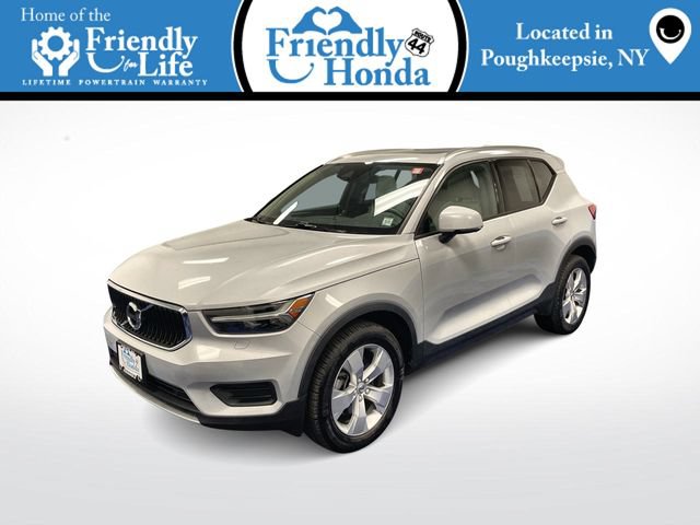 Used 2022 Volvo XC40 T5 Momentum AWD/4WD image 1