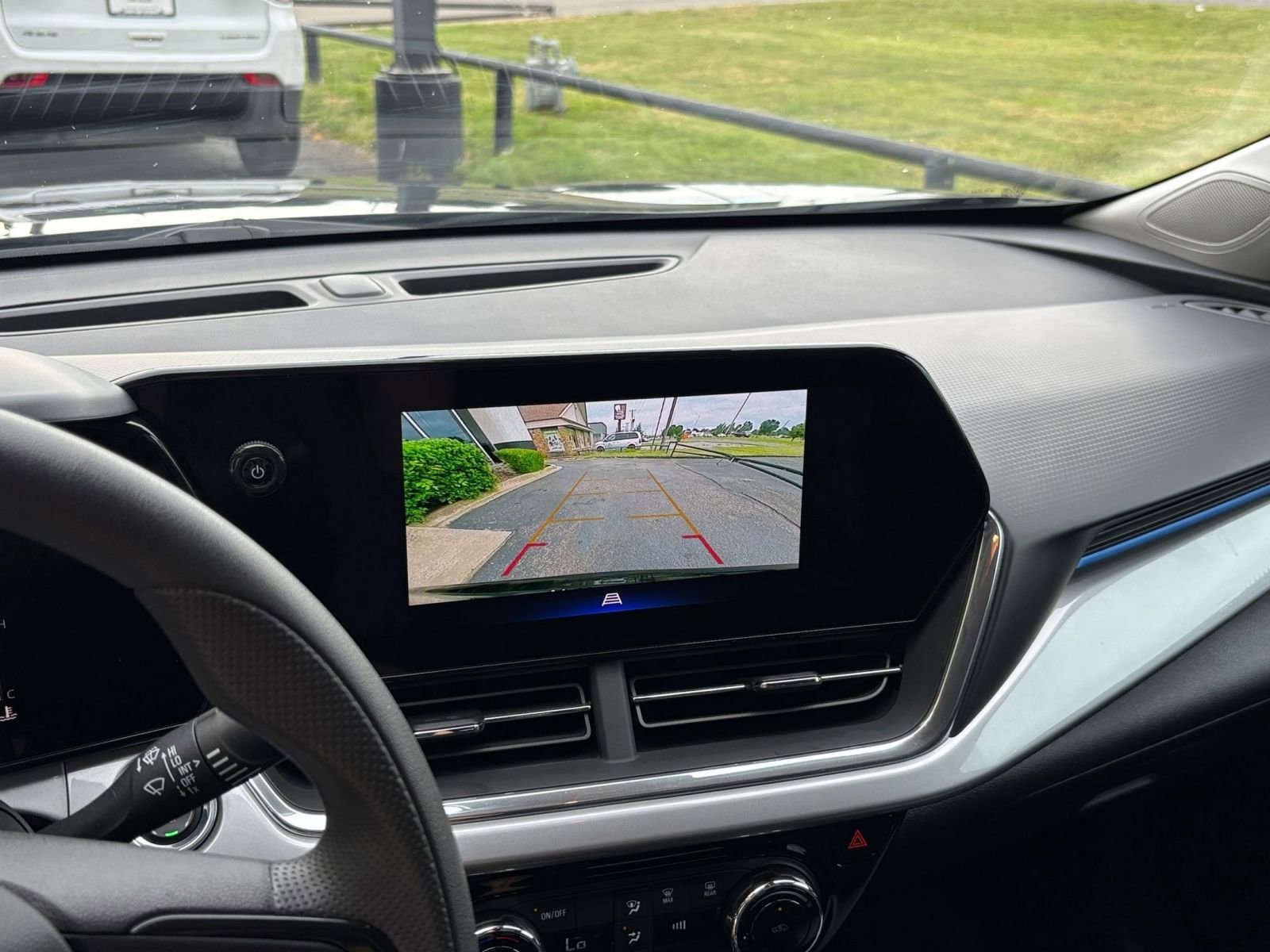 Used 2025 Chevrolet Trax LT FWD image 22