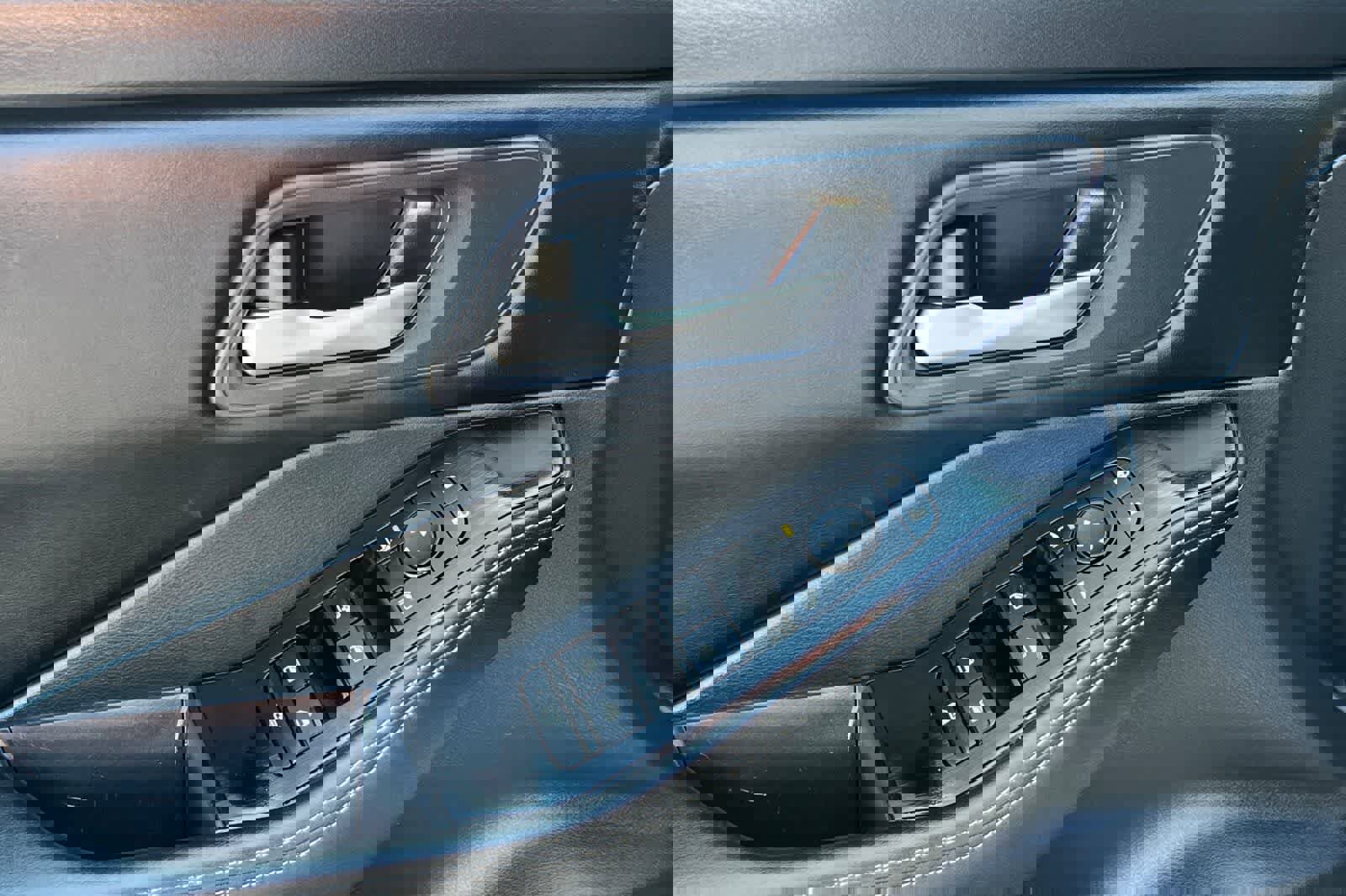 Used 2024 Nissan Rogue SV image 13