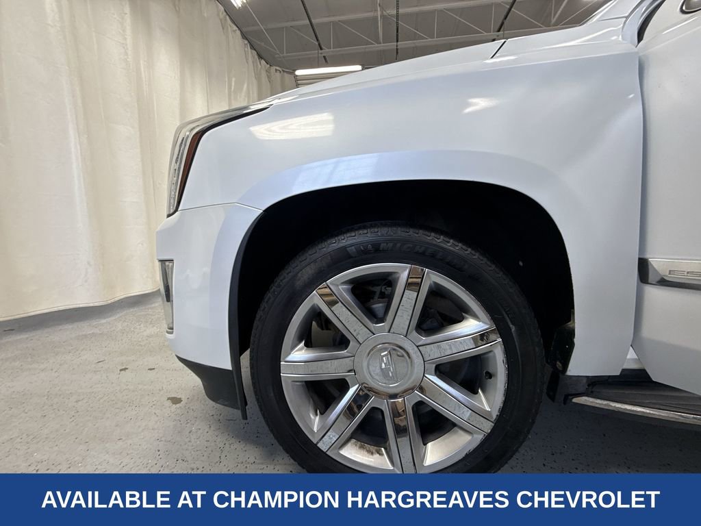 Used 2016 Cadillac Escalade ESV Luxury image 42