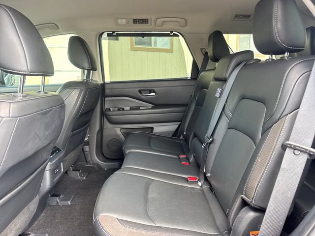 Used 2023 Nissan Pathfinder SL w/ Lighting Package (N92) FWD image 11