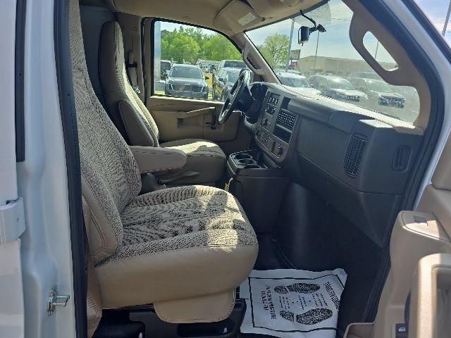 Used 2025 GMC Savana 3500 RWD image 35