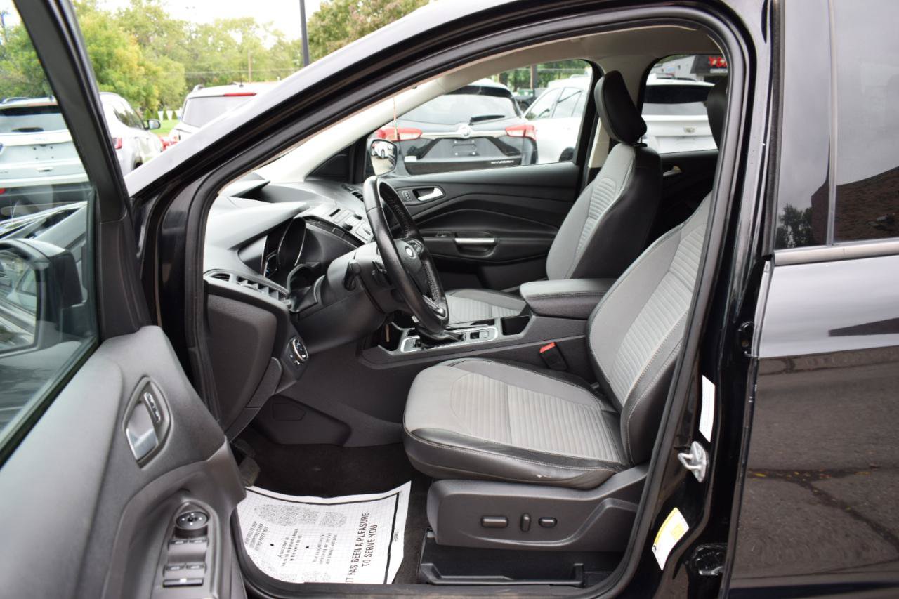 Used 2018 Ford Escape SE w/ SE Sport Appearance Package AWD/4WD image 29