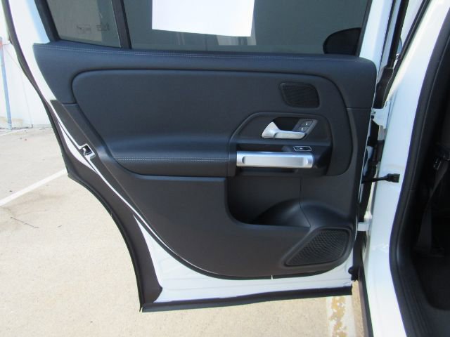 Used 2022 Mercedes-Benz EQB 300 4MATIC w/ Exclusive Package image 17