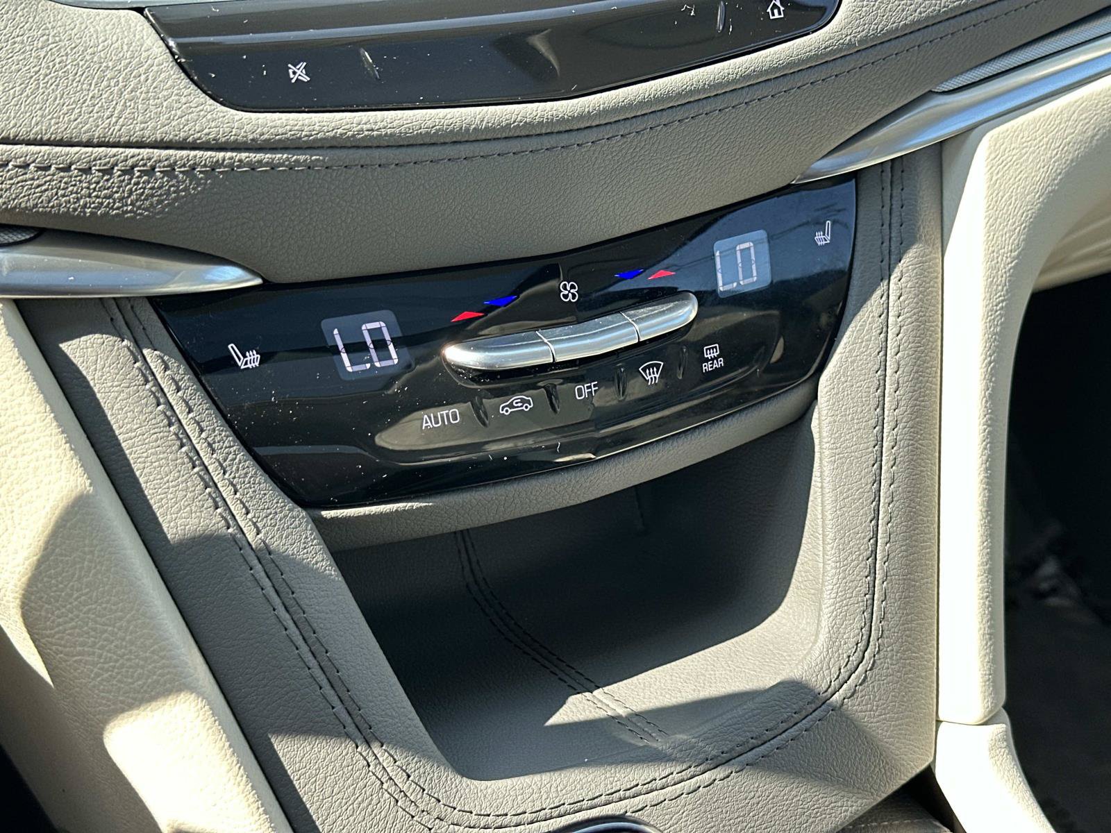 Certified 2024 Cadillac XT5 Premium Luxury AWD/4WD image 31