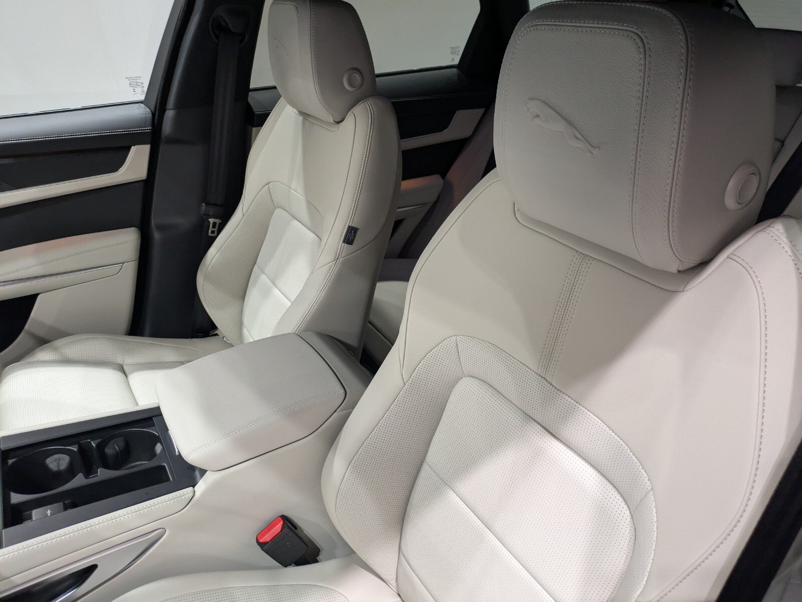 New 2026 Jaguar F-PACE R-Dynamic S AWD/4WD image 8