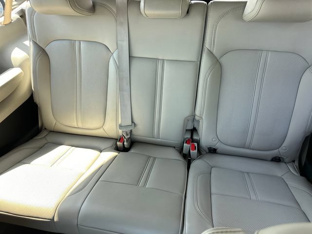 Used 2023 Jeep Wagoneer L Series III w/ Premium Group I AWD/4WD image 16