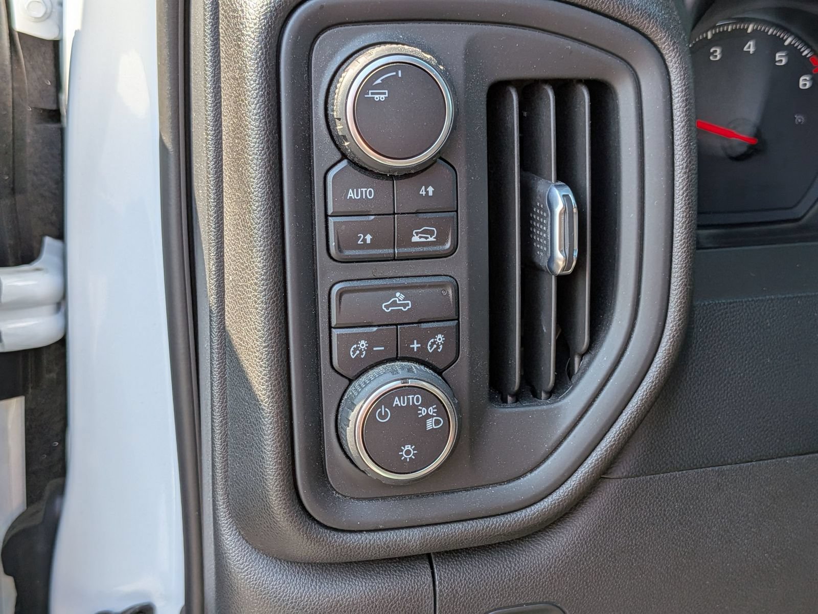 Used 2022 Chevrolet Silverado 1500 Custom AWD/4WD image 17