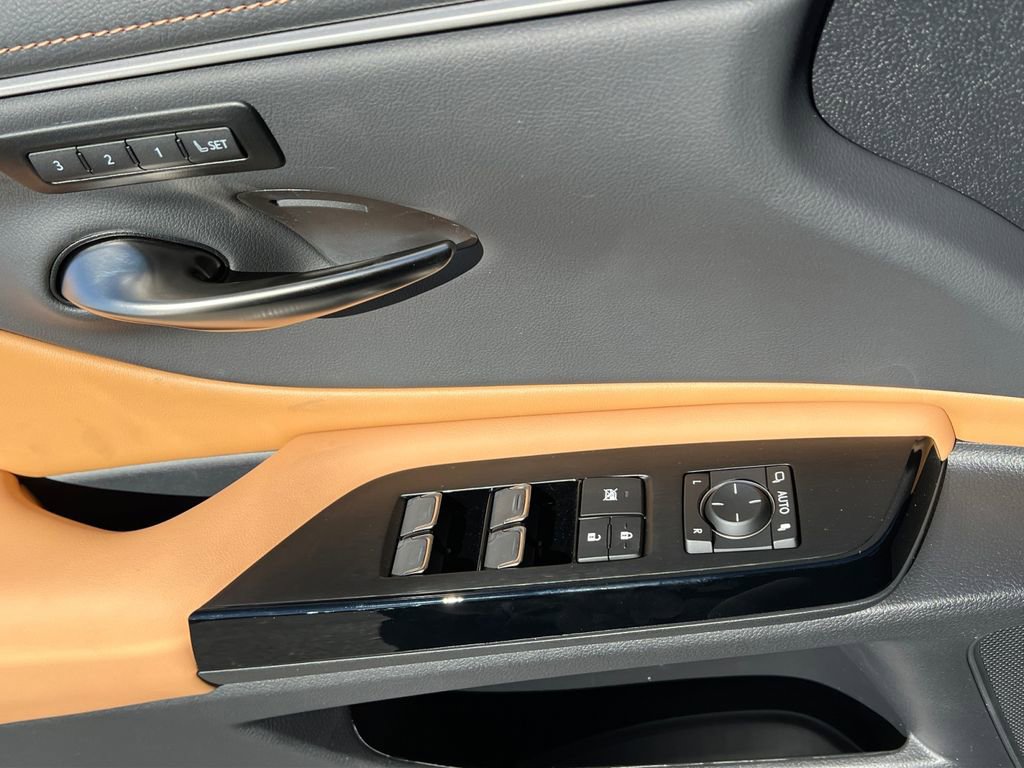 New 2025 Lexus ES 350 w/ Premium Package image 11