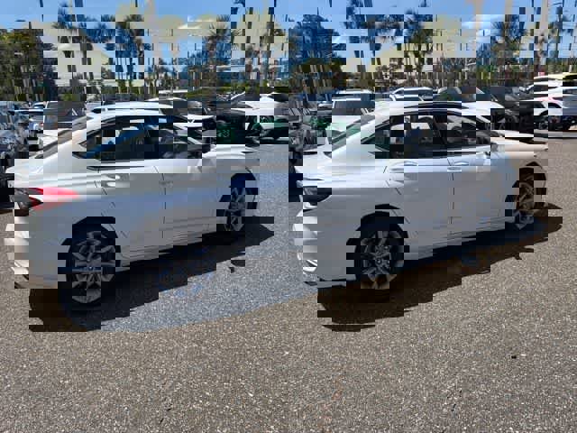 Used 2023 Acura TLX image 9