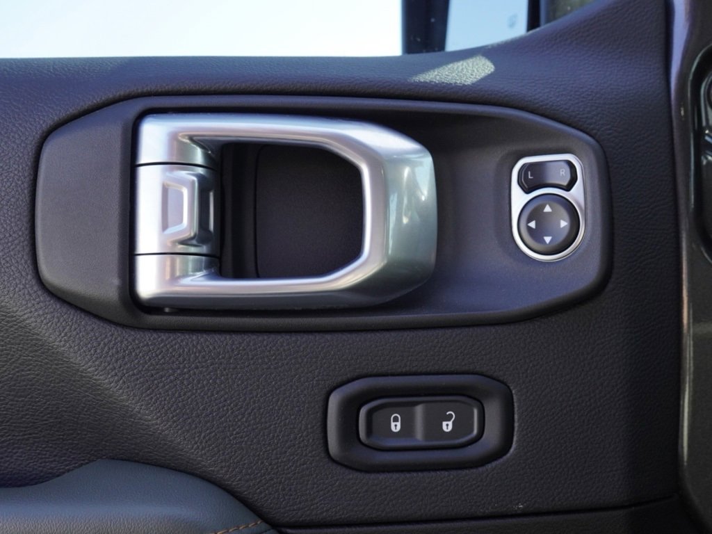 Used 2024 Jeep Gladiator Mojave w/ Convenience Group image 11