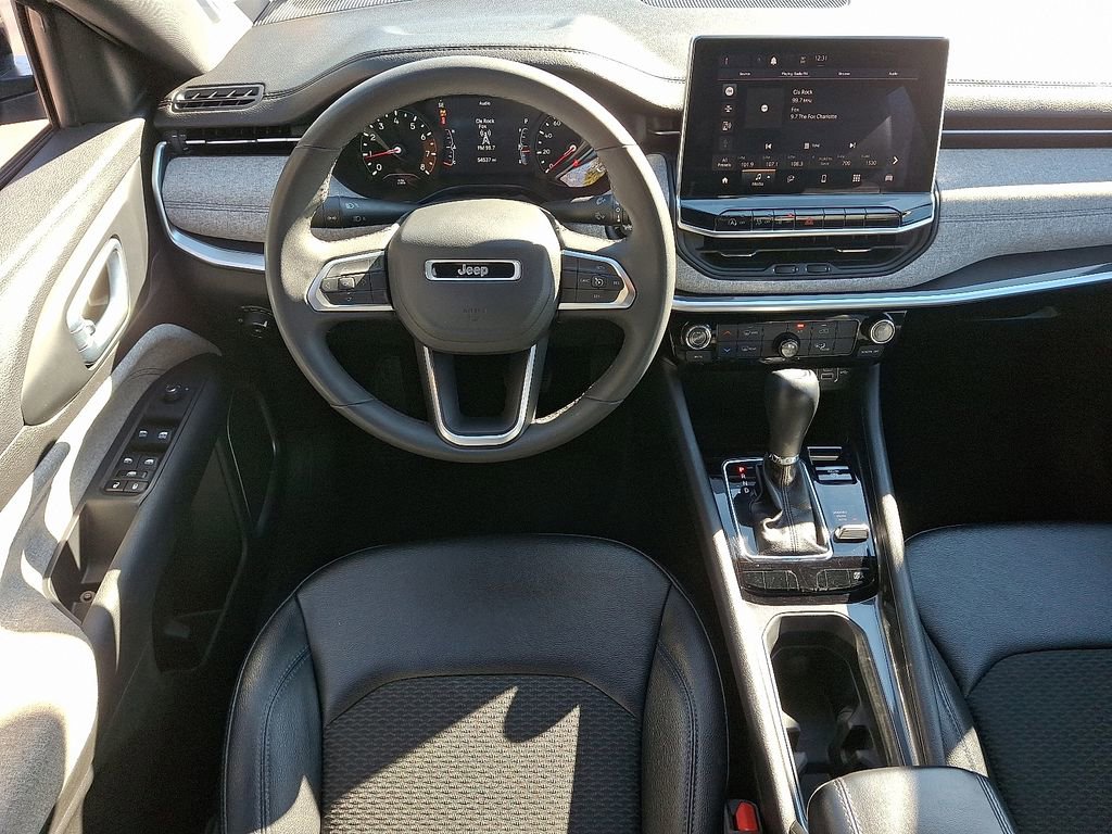 Used 2024 Jeep Compass Latitude image 11