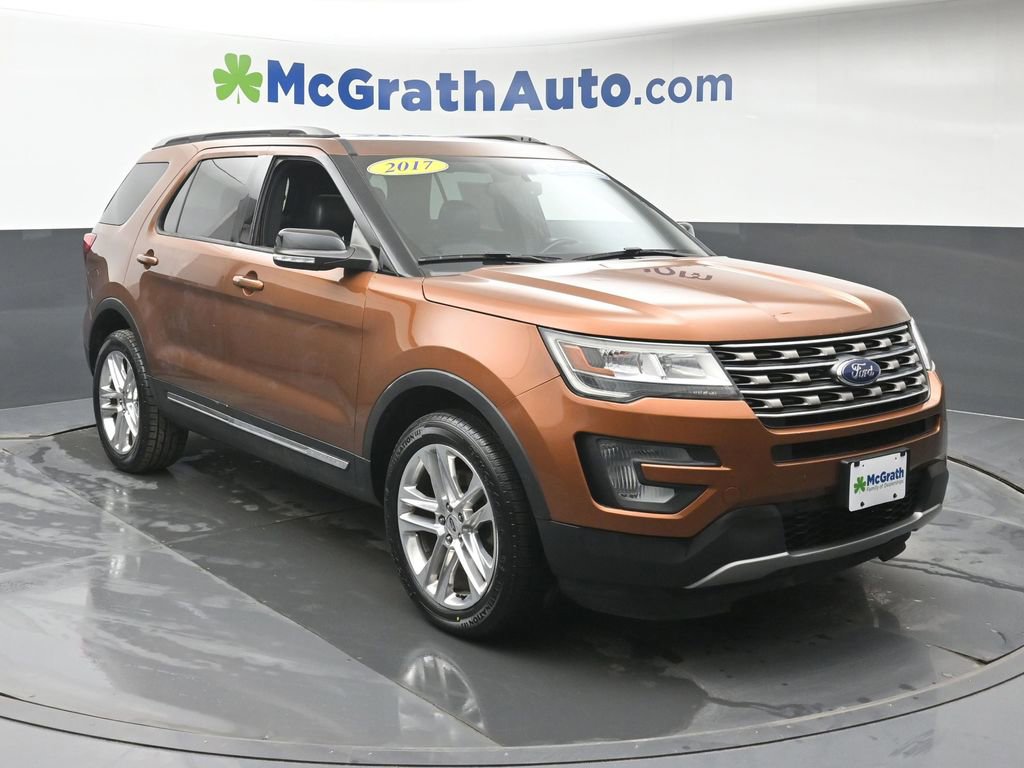 Used 2017 Ford Explorer XLT w/ Equipment Group 202A image 2