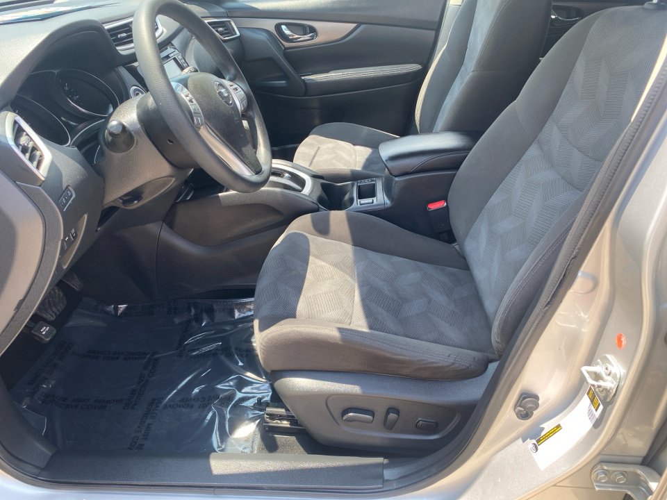 Used 2016 Nissan Rogue SV w/ SV Premium Package FWD image 11