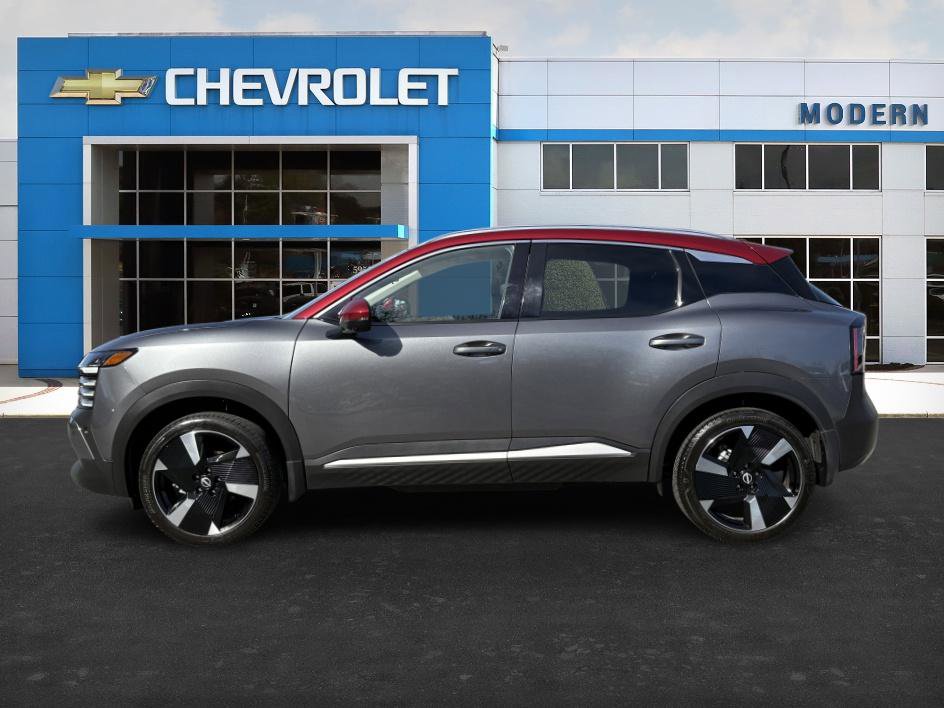 Used 2025 Nissan Kicks SR w/ Illumination Package image 2