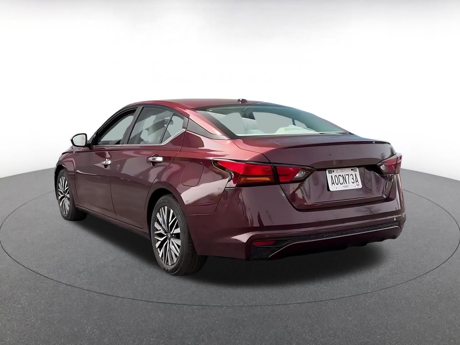 Used 2025 Nissan Altima 2.5 SV FWD image 10
