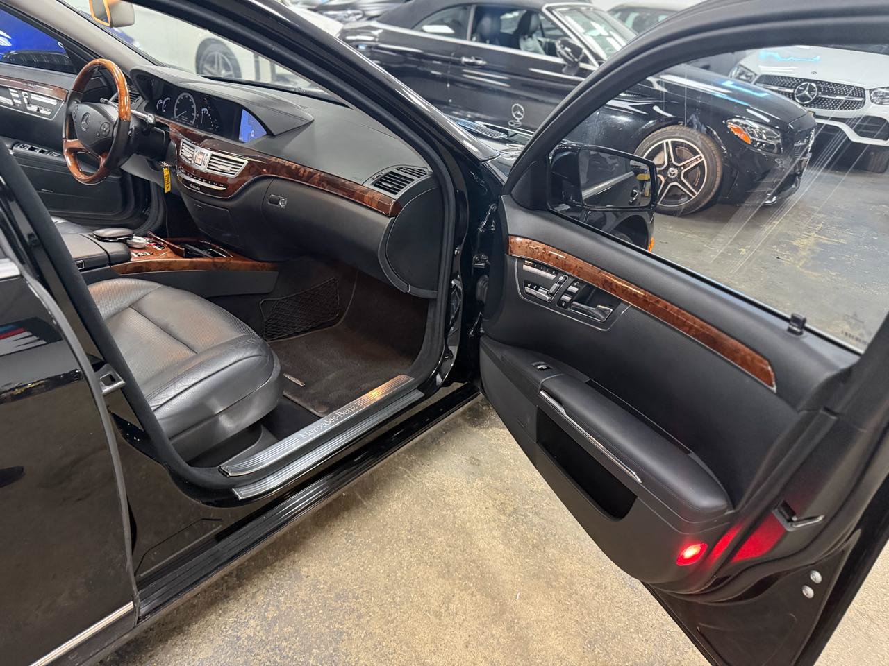 Used 2010 Mercedes-Benz S 550 4MATIC image 26