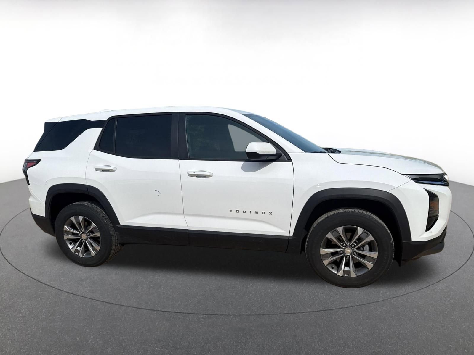 Used 2025 Chevrolet Equinox LT FWD image 24