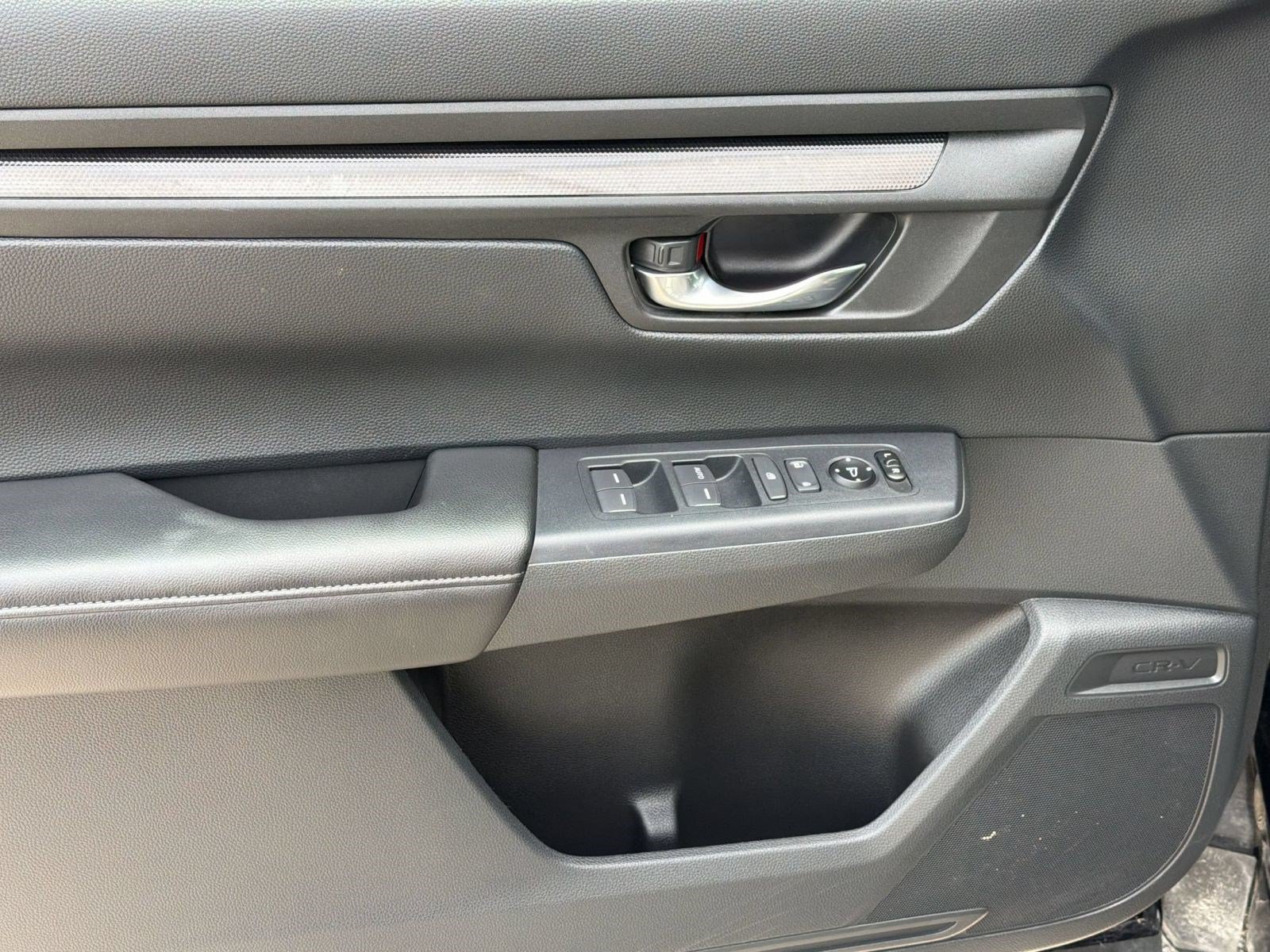 Used 2025 Honda CR-V LX image 13