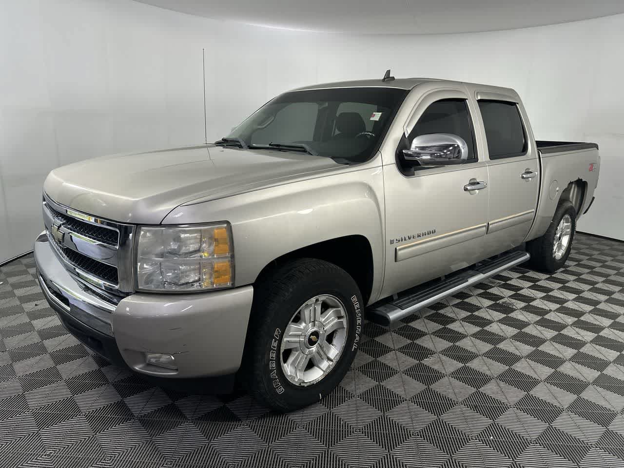 Used 2009 Chevrolet Silverado 1500 LT w/ Power Pack Plus AWD/4WD image 4