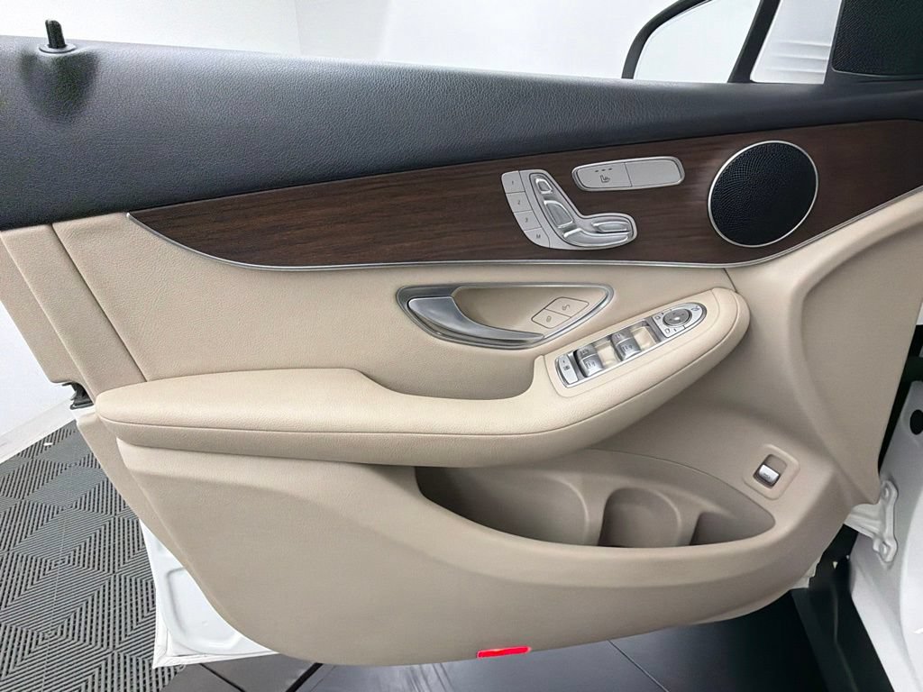 Used 2022 Mercedes-Benz GLC 300 w/ Premium Package Lite image 20