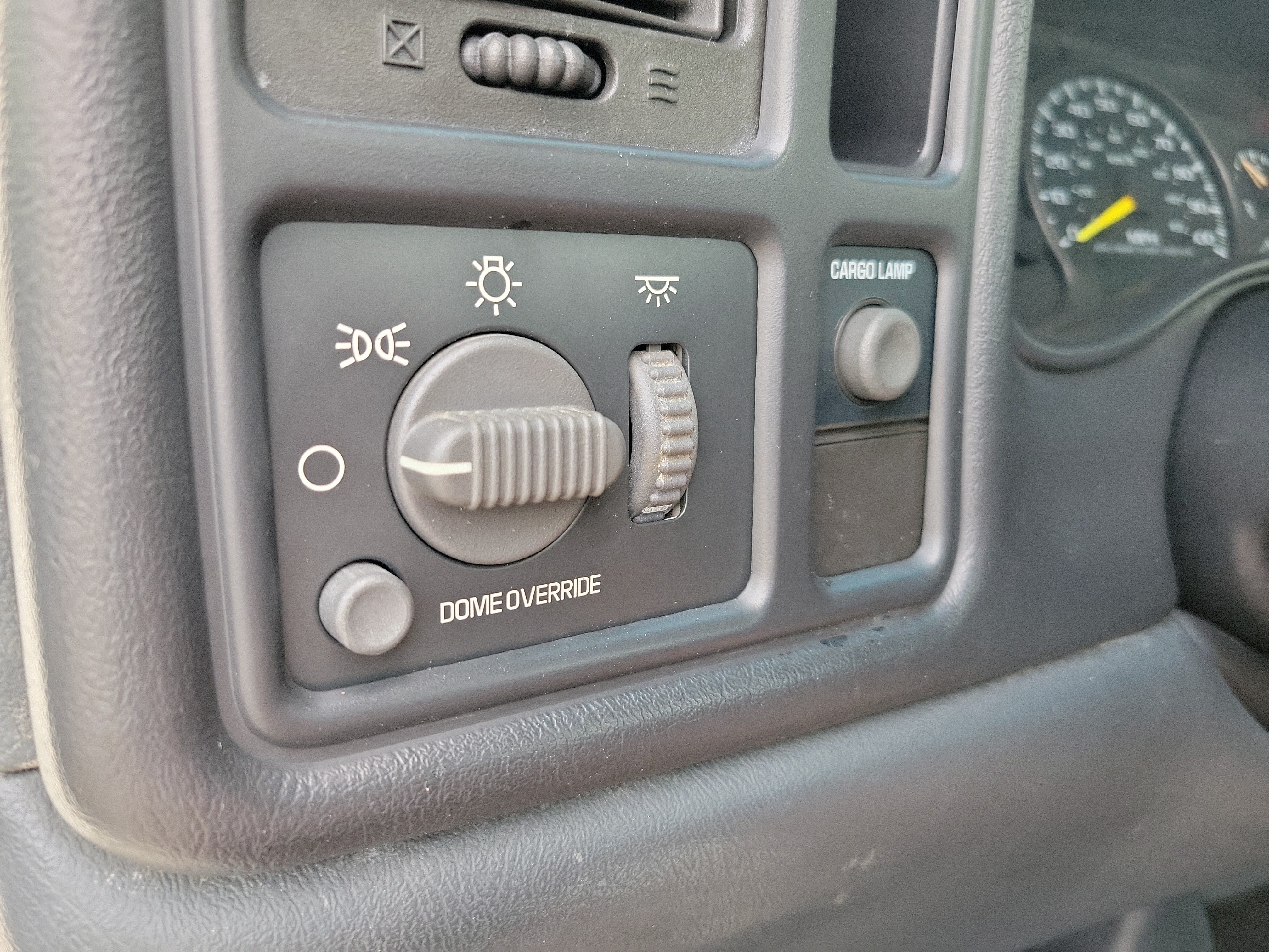 Used 2001 Chevrolet Silverado 1500 4x4 Regular Cab w/ Firm Ride Suspension Pkg image 8