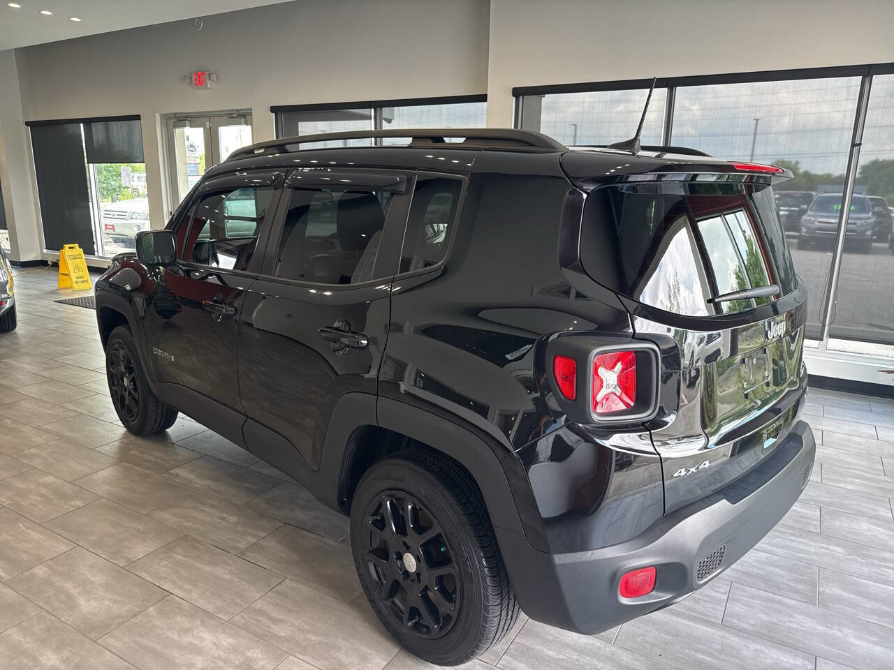 Used 2021 Jeep Renegade Latitude image 10
